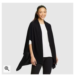 Eddie Bauer Women’s Daisy Travel Wrap Black